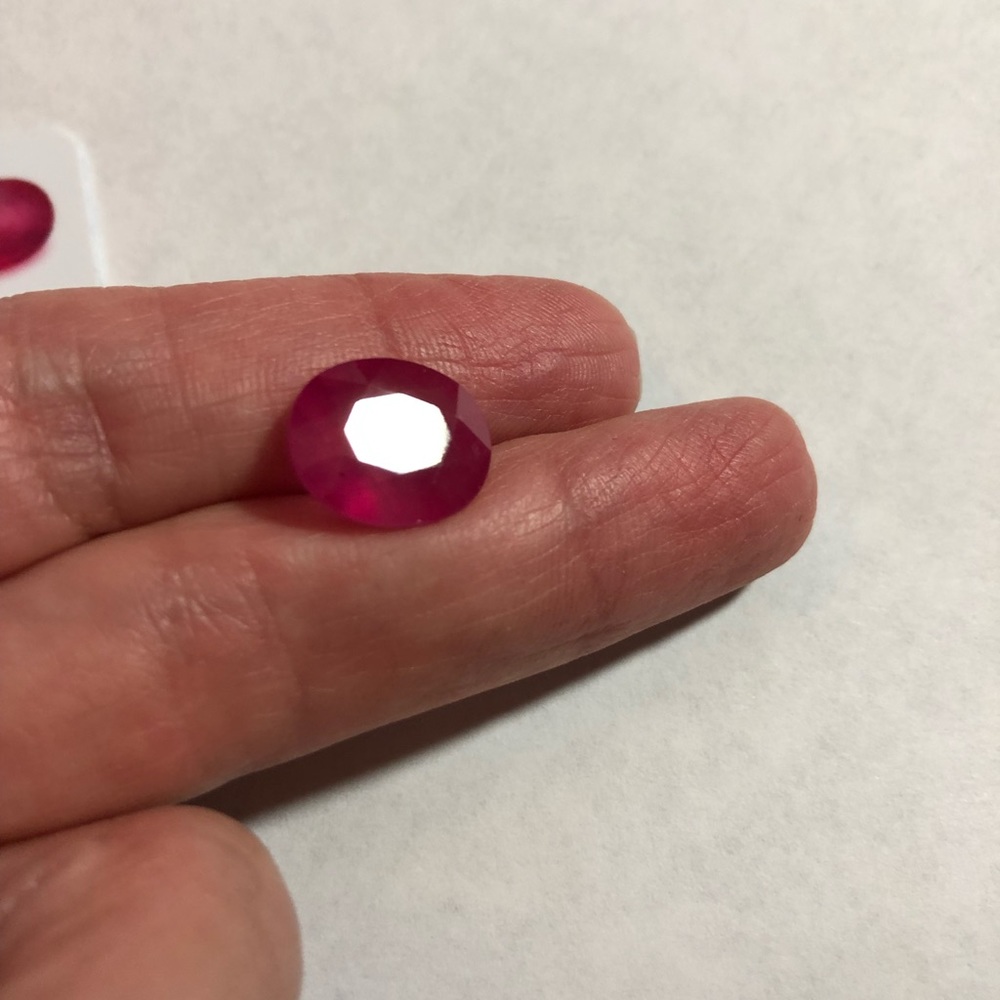 Loose Ruby oval cut. 10.36 ctw